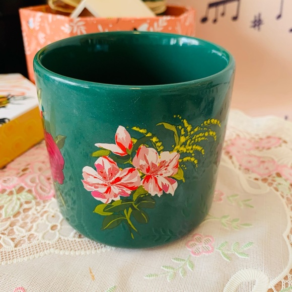 Ceramic Starbucks 2018 Ban.do floral Rose Holiday Mug - Picture 4 of 16